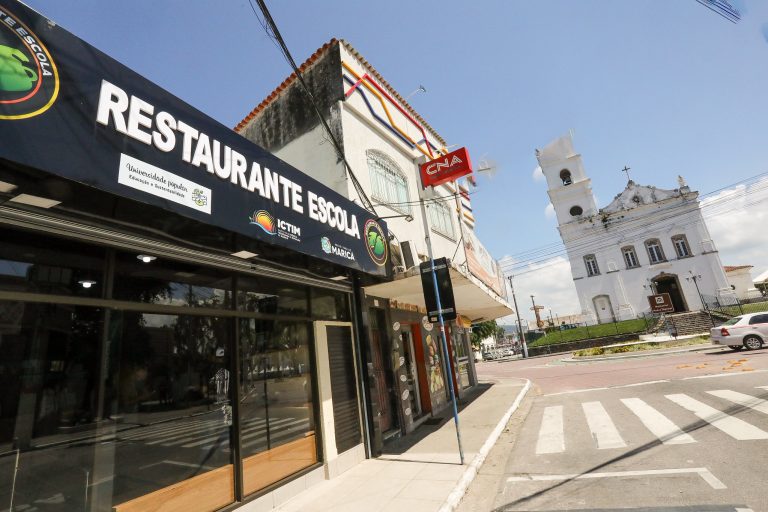 Restaurante Escola com cursos de formação profissional é inaugurado em Maricá