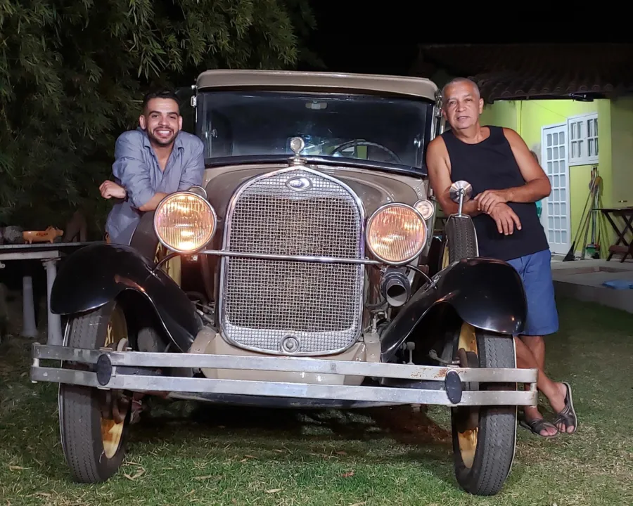 “Amigos do Fordinho” celebra 20 anos com exposição de carros antigos em São Gonçalo