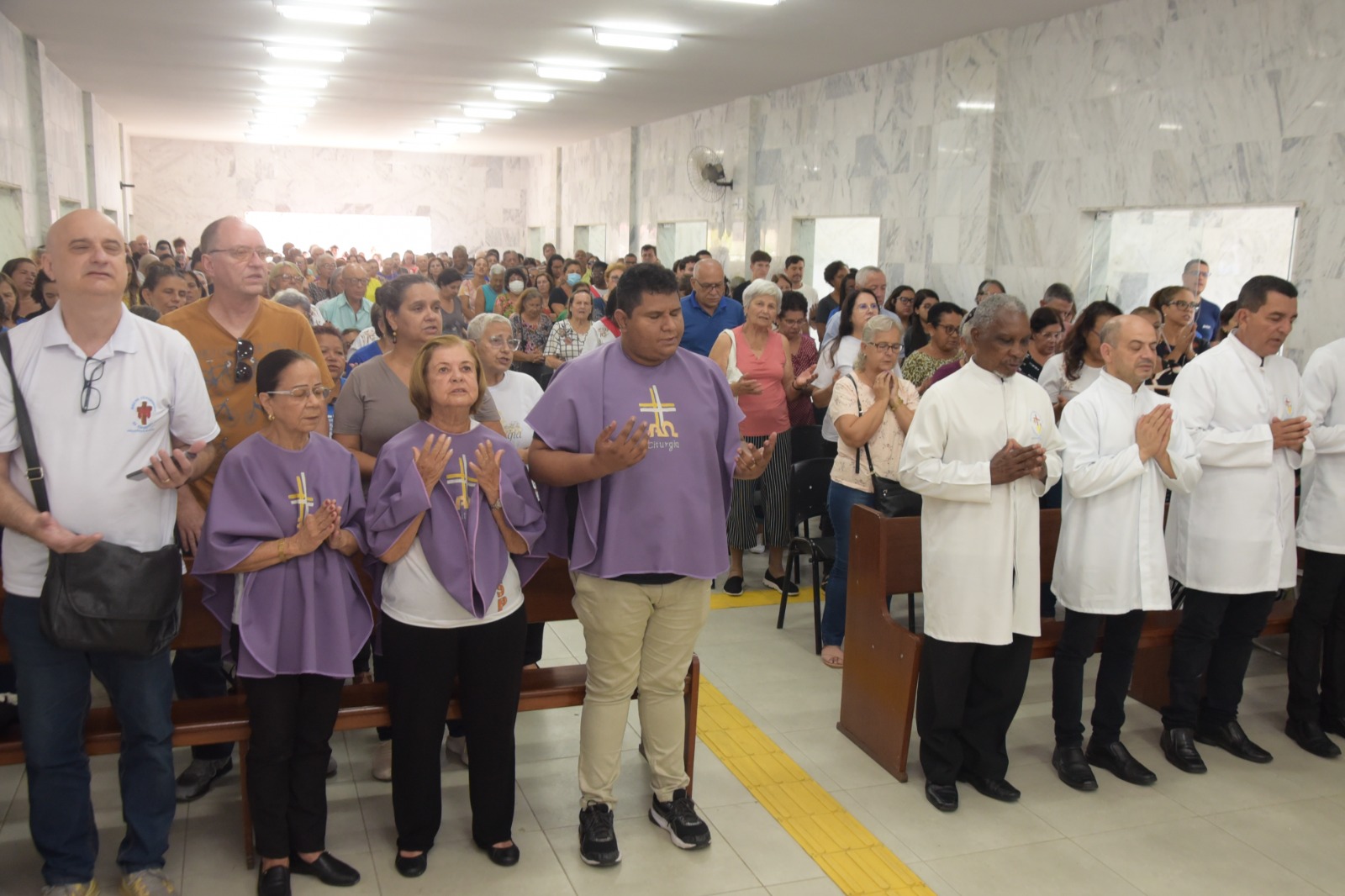 Campo Santo Cônego Batalha recebe missa especial do Dia de Finados