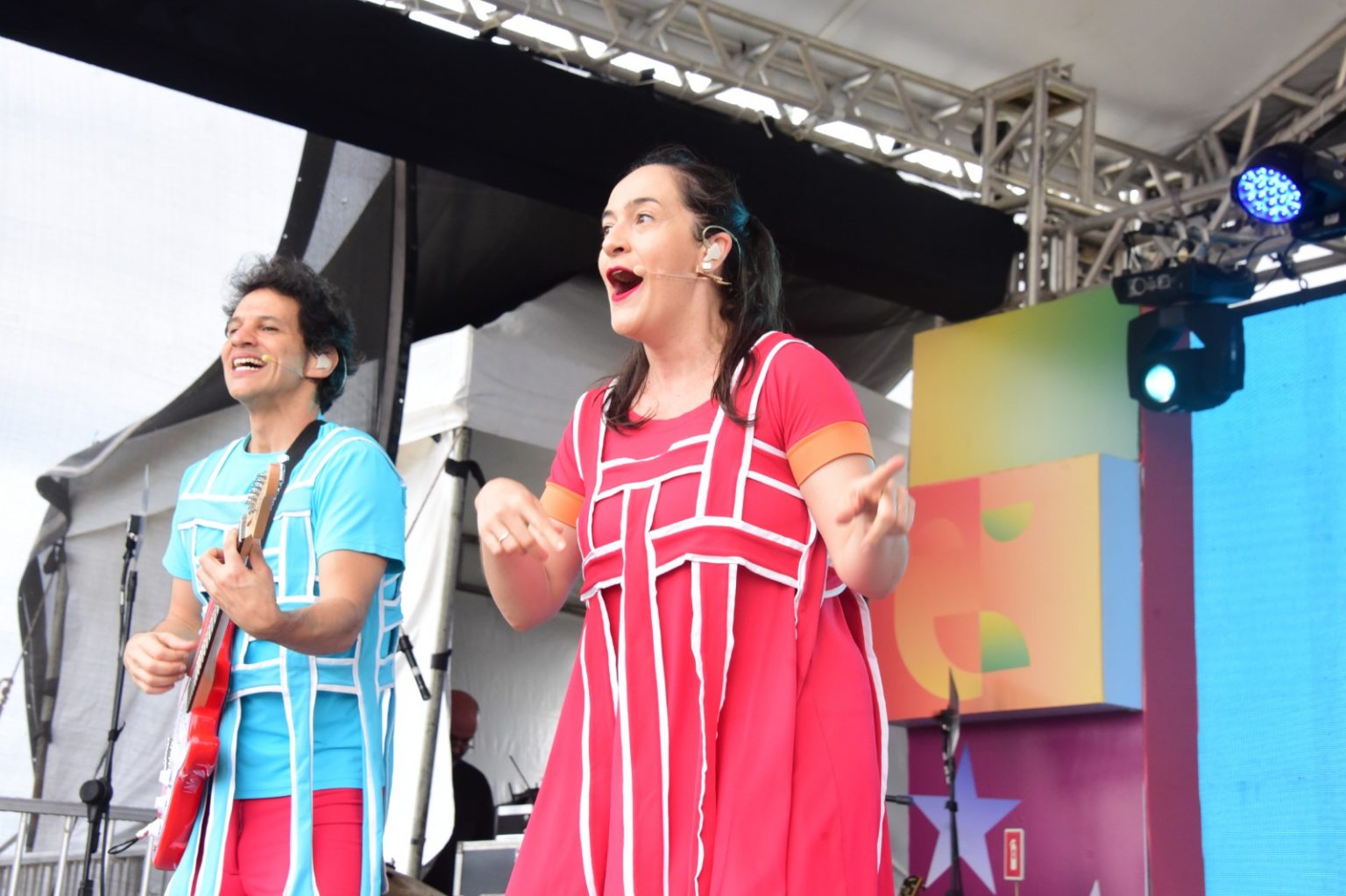 Palco Collab tem show infantil da dupla Tiquequê