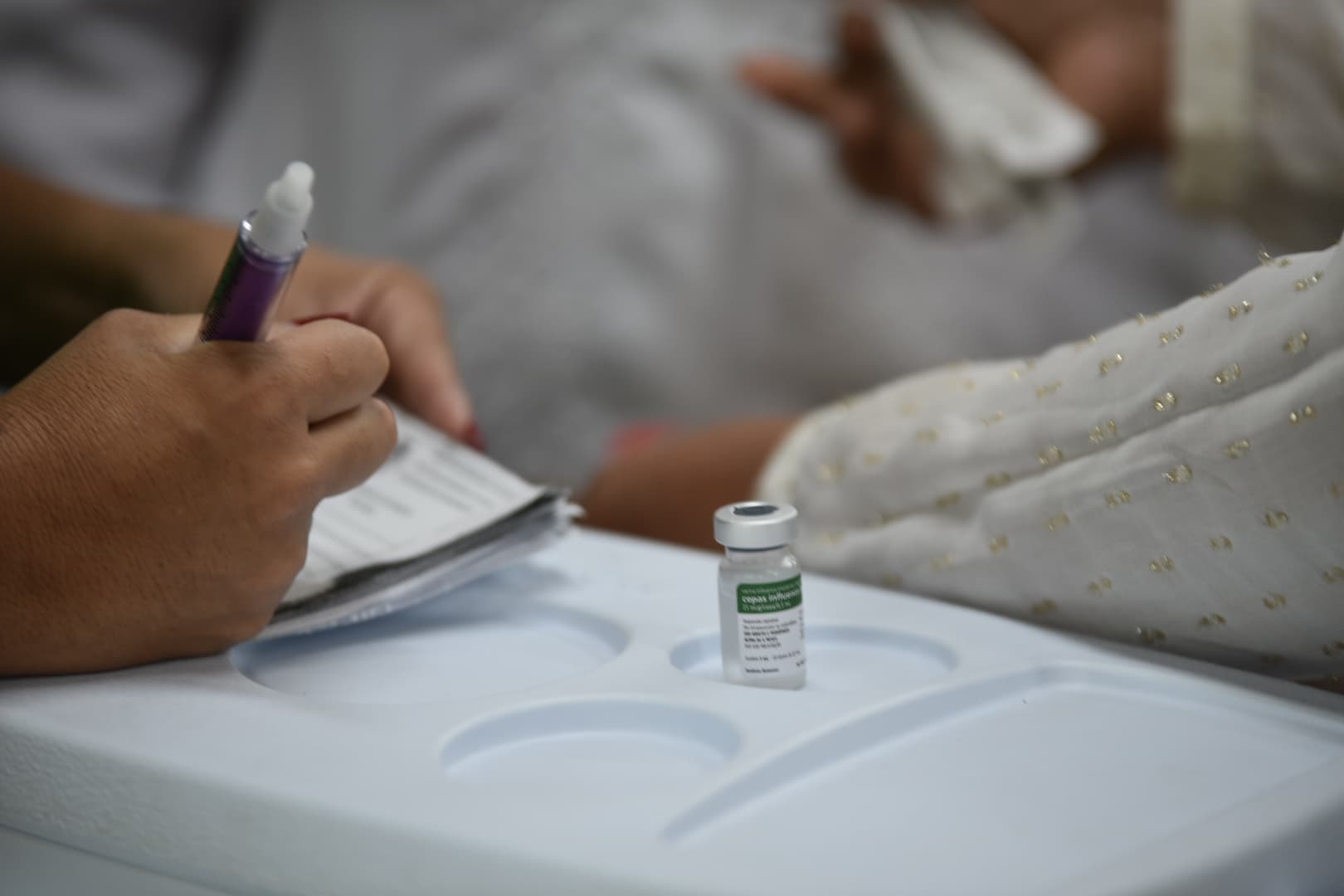 Idosos de Itaipuaçu recebem vacina contra a gripe