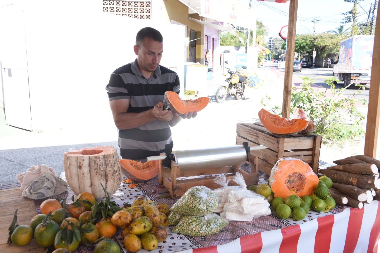Feira da Agricultura Familiar acontece neste sábado (24/05) em Itaipuaçu