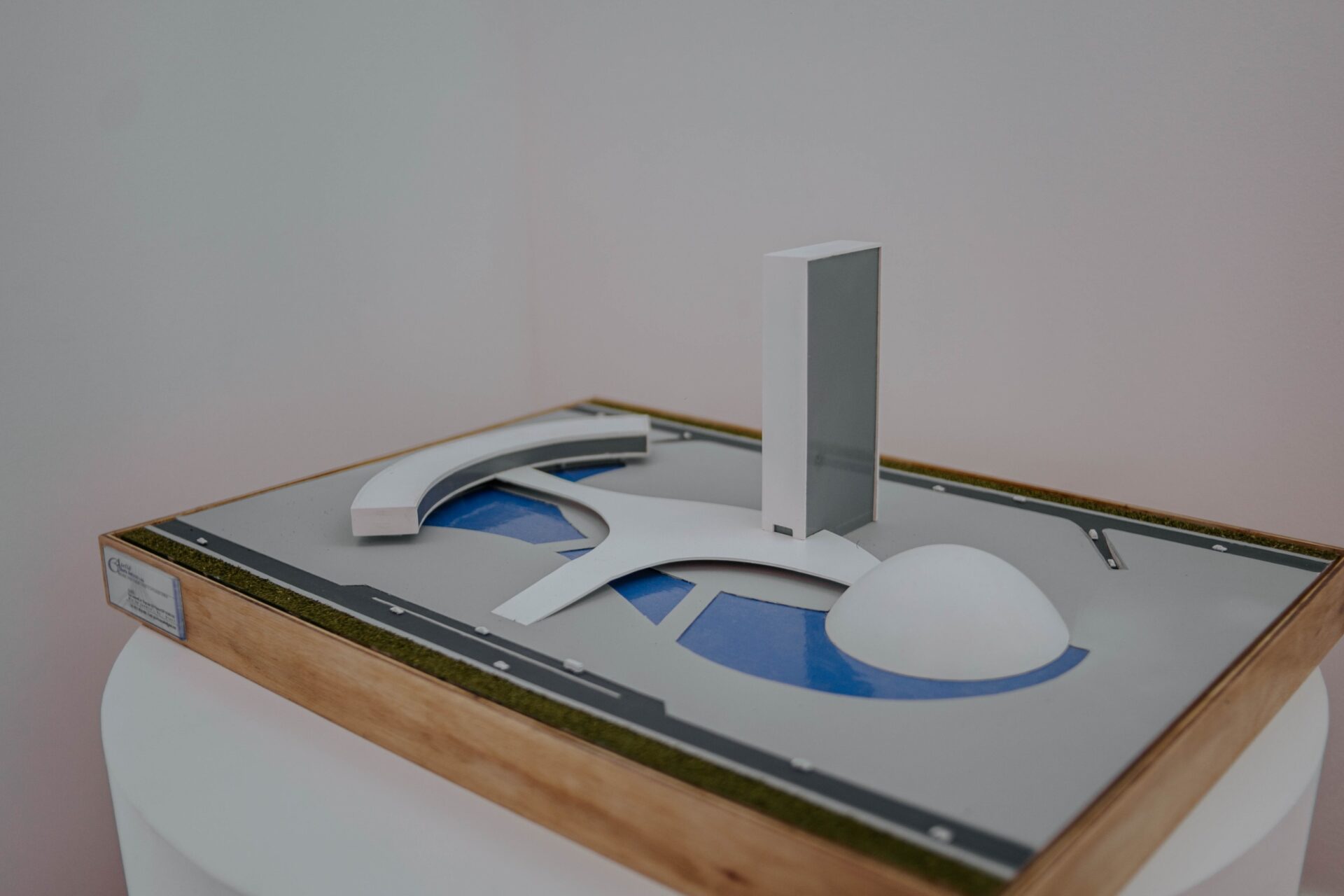 Maricá realiza exposição de projetos inéditos de Oscar Niemeyer