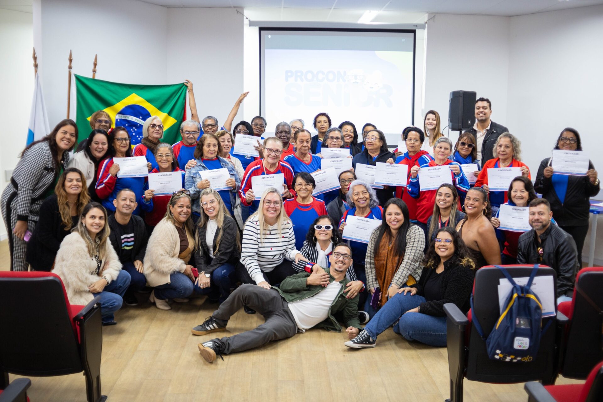 Procon Sênior forma 70 idosos em Maricá com foco em direitos do consumidor e prevenção a golpes