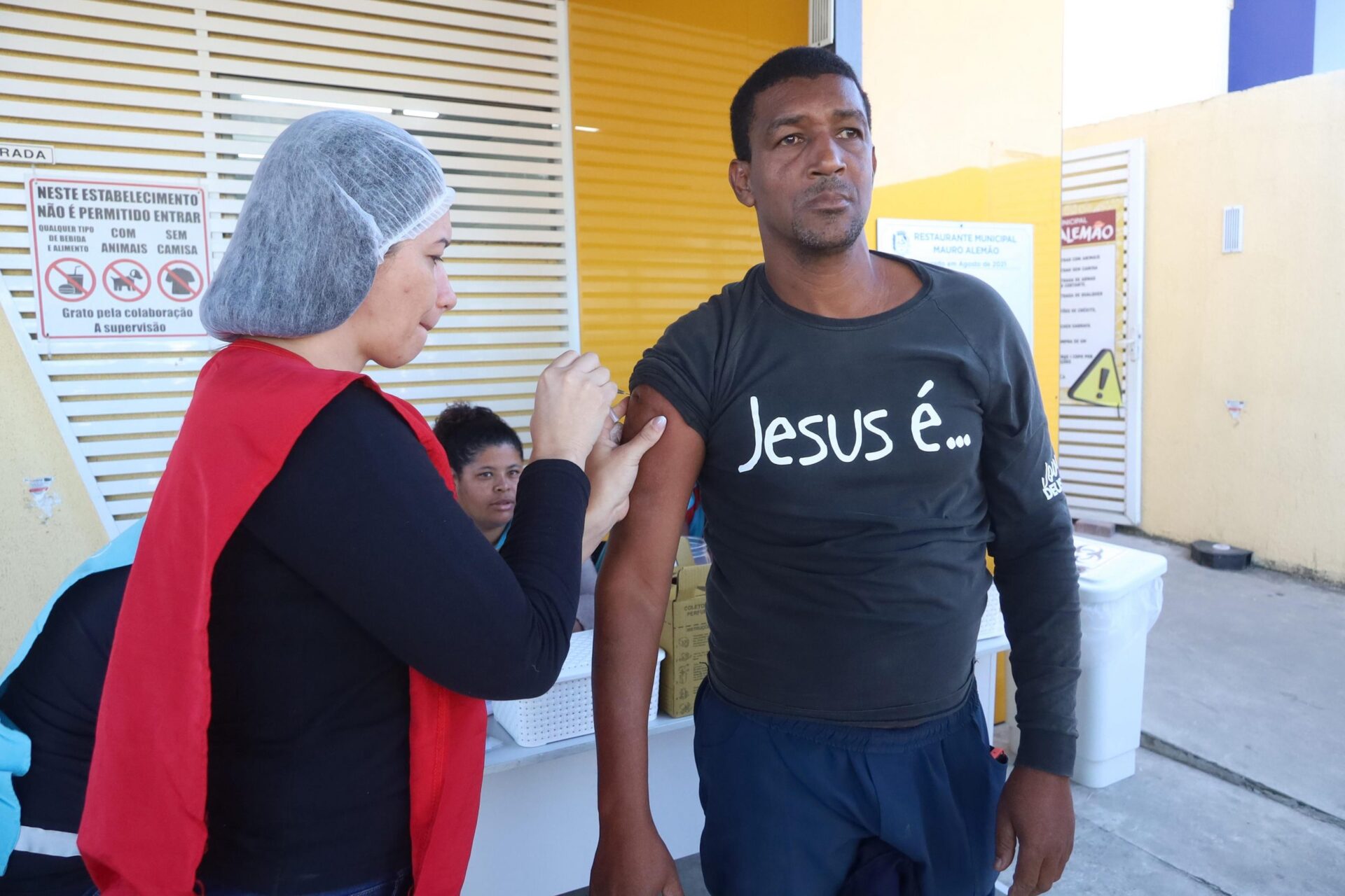 Saúde realizou vacinação contra a gripe no Restaurante Municipal Mauro Alemão