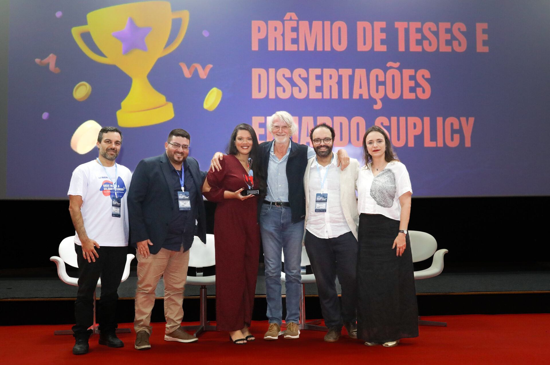Congresso Mundial de Renda Básica em Maricá premia seis pesquisadores brasileiros