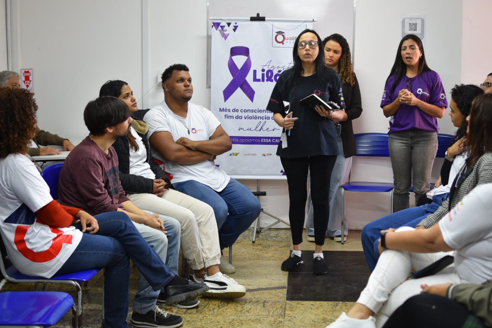 Roda de conversa no Qualifica Maricá debate ‘Agosto Lilás’ e conscientiza alunos sobre violência contra a mulher