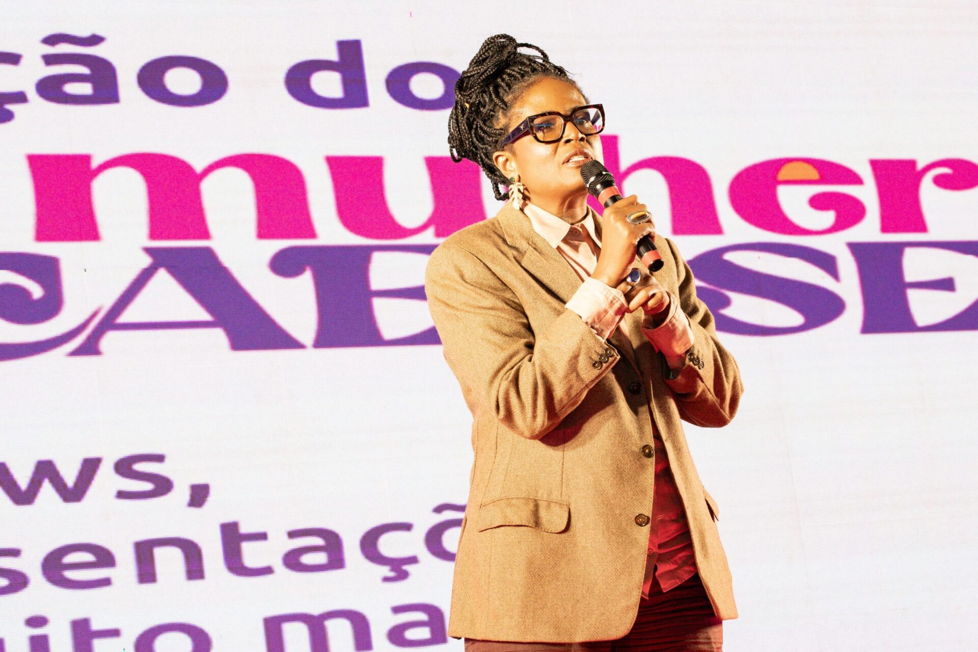 Maria Gadú e Djamila Ribeiro são destaques da celebração do Dia da Mulher Maricaense