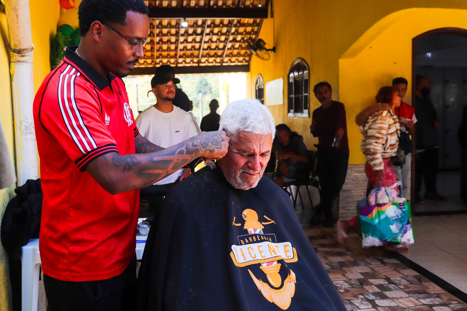 Setembro Amarelo: ação leva autocuidado e esperança a pessoas em situação de rua em Maricá
