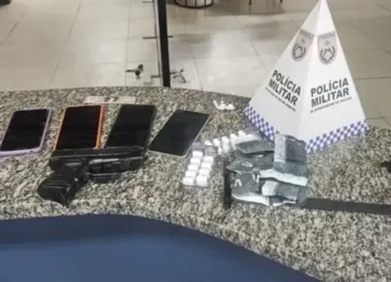 Passageiros vivem momentos de pânico em assalto a van na Rodoviária de Niterói