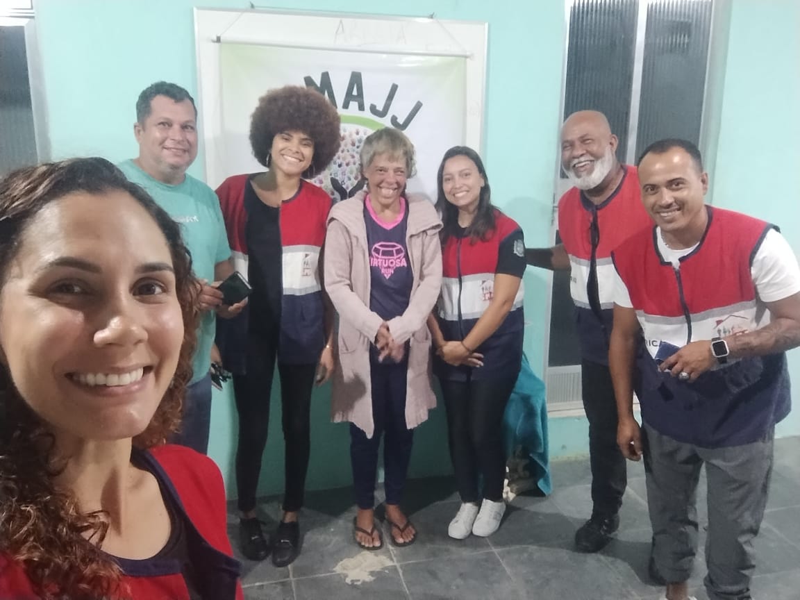 Apoio de moradores e serviço social ajuda mulher a reencontrar família em Maricá