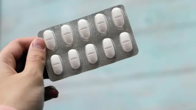 Anvisa afirma que não há relação entre paracetamol na gravidez e autismo