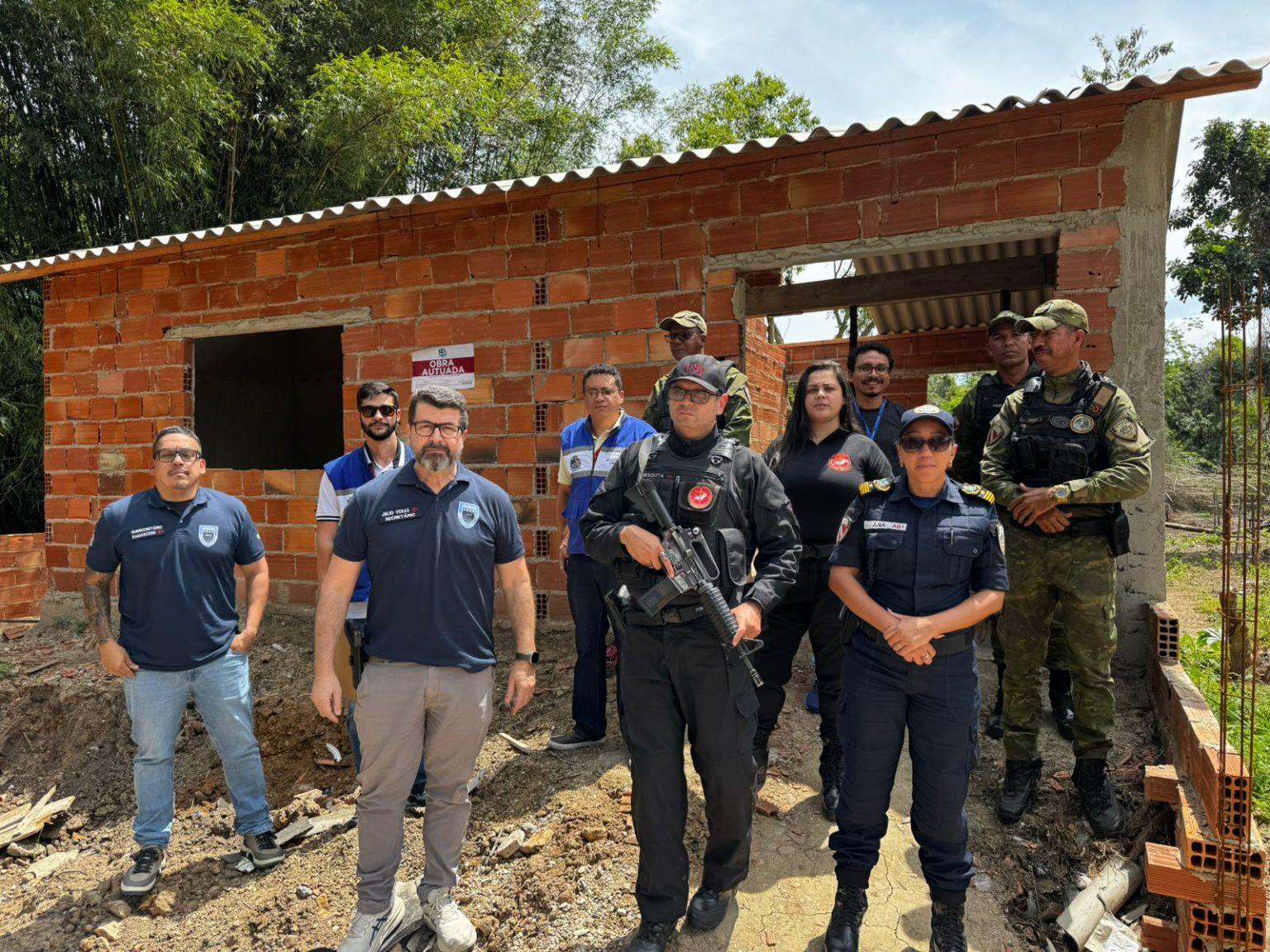 Prefeitura de Maricá embarga obra irregular durante operação conjunta com o Ministério Público