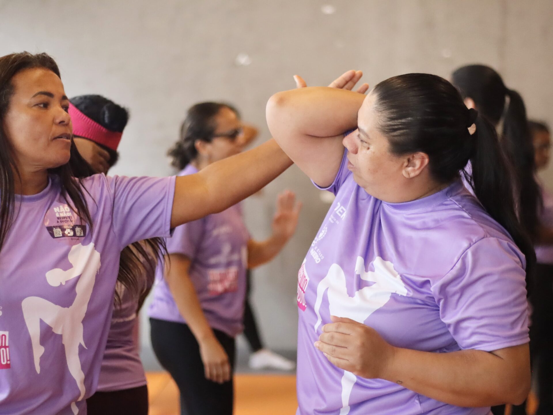 Suderj une esforços e promove aulão de defesa pessoal com o judoca Flávio Canto para 40 mulheres na Rocinha