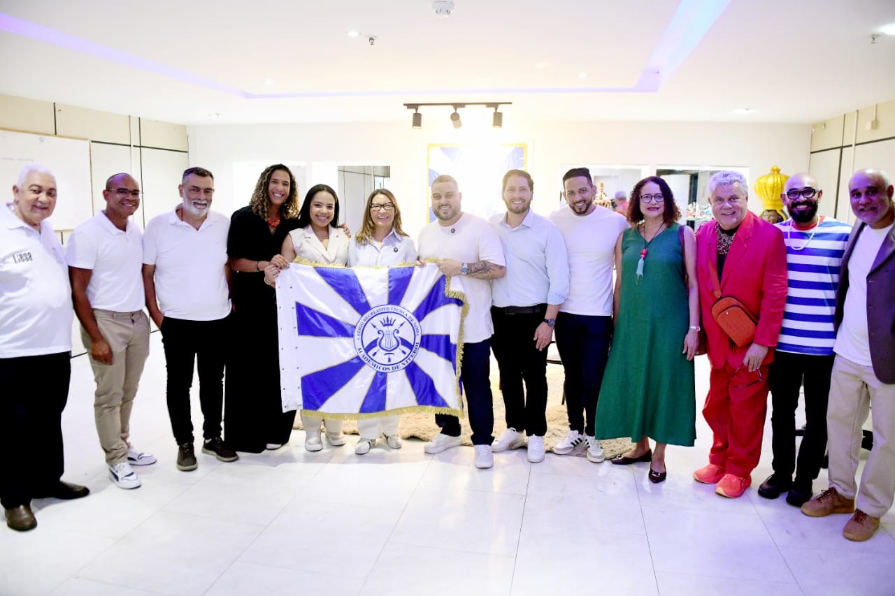 Janja visita o barracão da Acadêmicos de Niterói e confirma presença no desfile na Marquês de Sapucaí