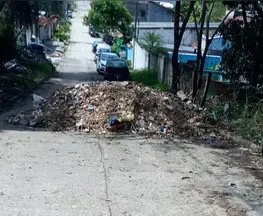 Menos de 48h após serem retiradas pela PM, barricadas são reinstaladas no Engenho do Roçado, em SG