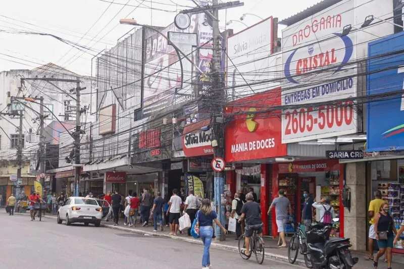 Apesar da proibição, alguns supermercados funcionaram no feriado do Comércio em São Gonçalo