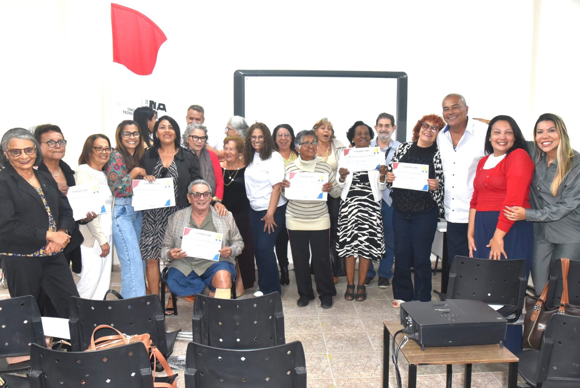 Idosos de Maricá concluem curso 6.0 Digital e aprendem a usar tecnologia com segurança