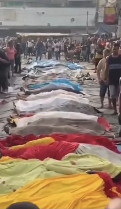 Mais de 50 corpos são encontrados e levados por moradores para praça da Penha: Mortes não constam do balanço oficial