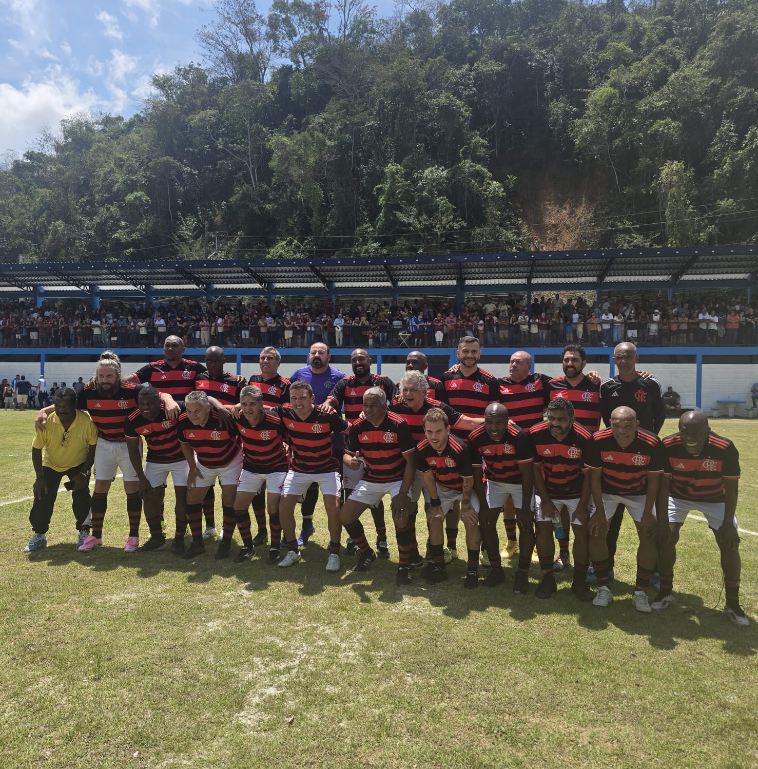 FlaMaster goleia Amigos de Mendes em jogo festivo