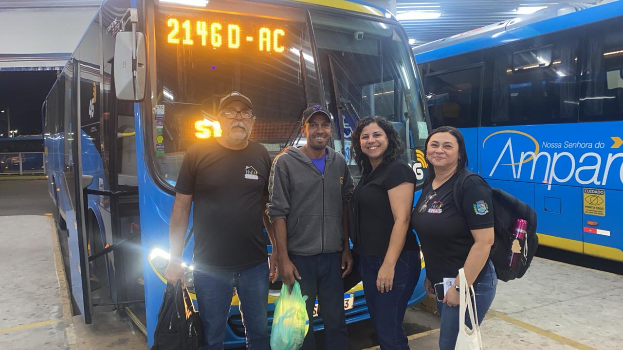 Morador em situação de rua retorna para casa após apoio da assistência social em Maricá