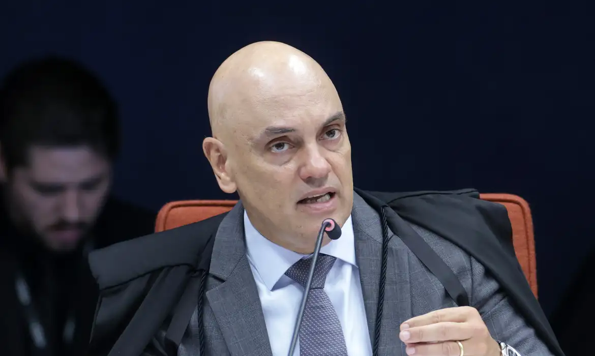 Moraes vota para rejeitar último recurso de Bolsonaro no STF sobre condenação por crimes contra a democracia