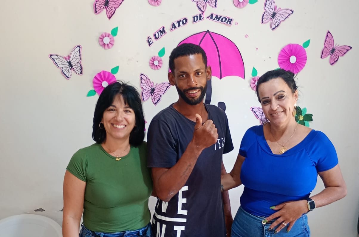 Maricá auxilia homem em situação de rua a retomar convivência familiar no Jacarezinho