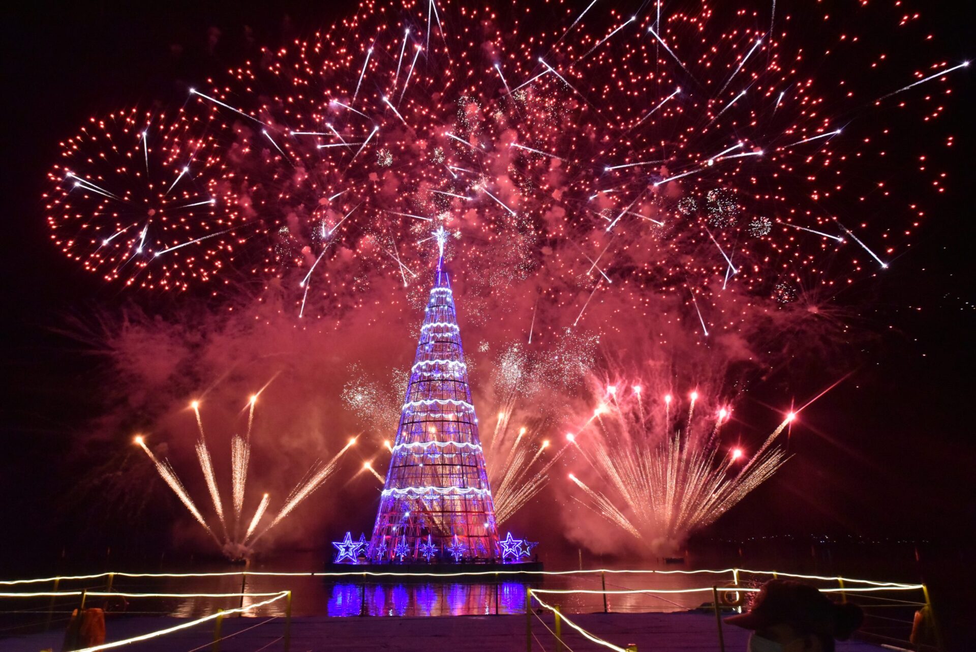Maricá proíbe fogos de artifício com barulho e adota modelo de fogos silenciosos