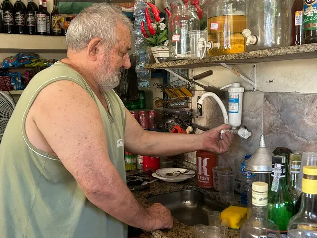 Moradores do Colubandê sofrem com falta de água há um mês