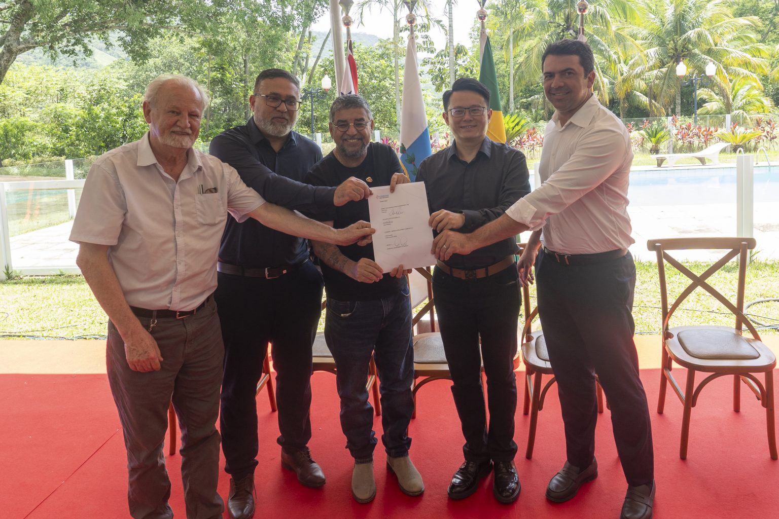 Maricá fecha acordo de R$ 200 milhões com empresas chinesas para instalar fábrica de tratores voltada à agricultura familiar