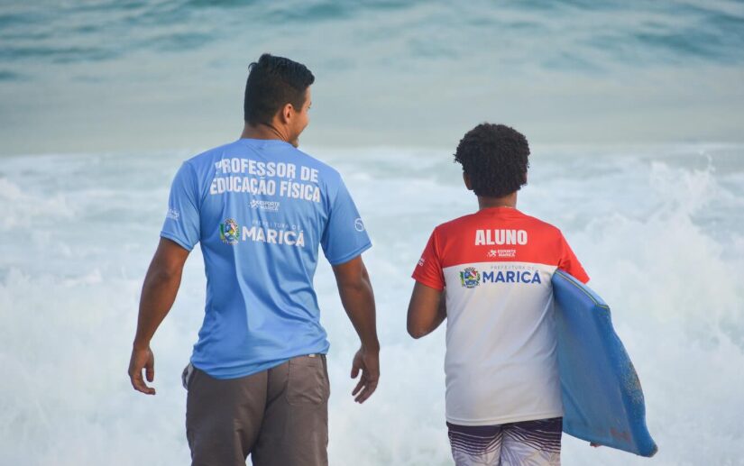 Maricá oferece aulas gratuitas de bodyboard na Praia da Barra