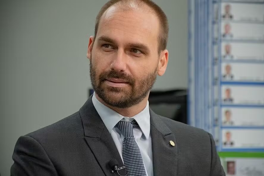 STF aceita denúncia e Eduardo Bolsonaro passa a responder por coação