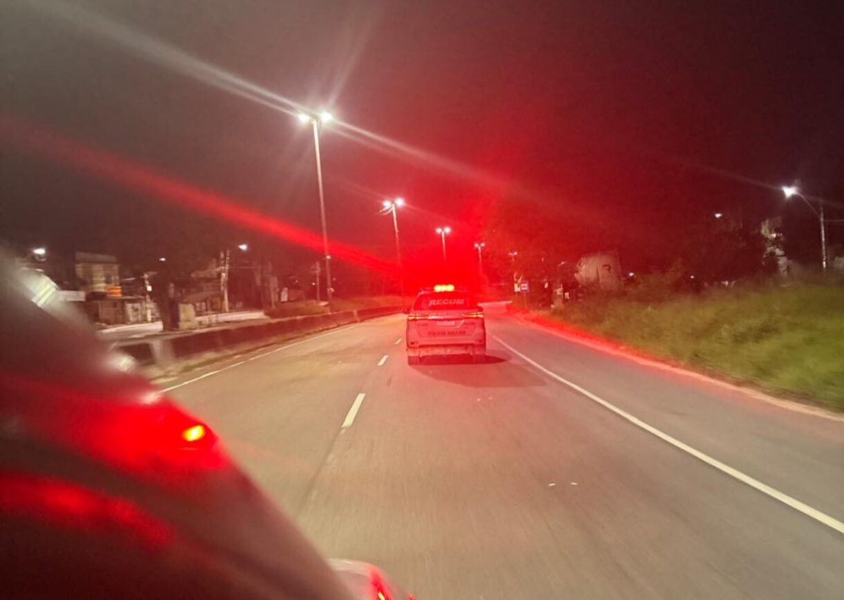 Tentativa de assalto causa pânico na RJ-104 e motoristas fazem retorno pela contramão em São Gonçalo