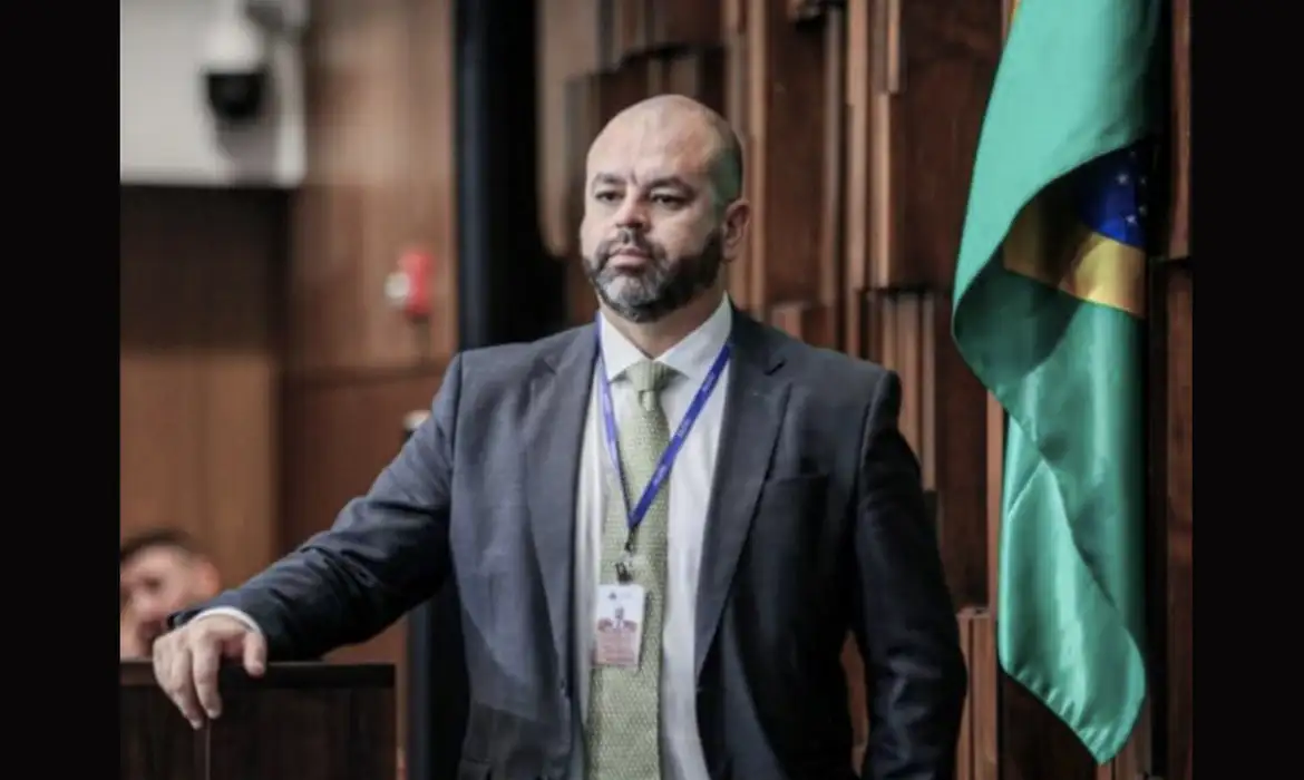 Assessor de Rodrigo Bacellar é exonerado da Alerj após nova fase da Operação Unha e Carne