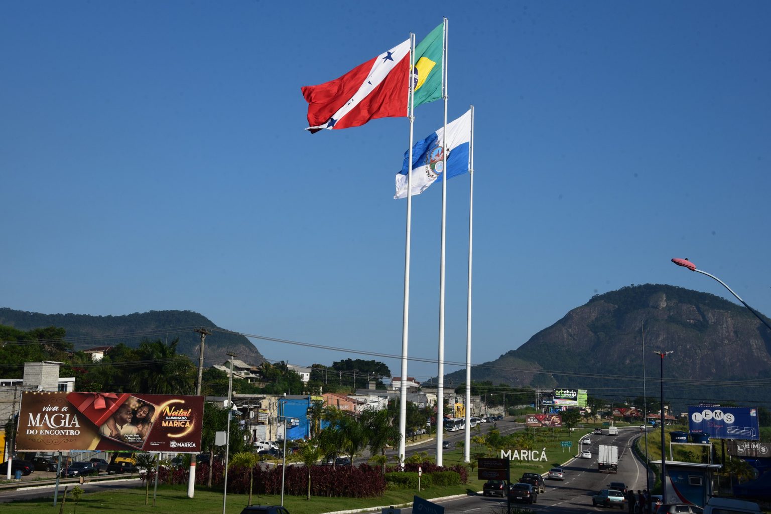 Procon de Maricá notifica Enel e cobra plano para evitar novas quedas de energia