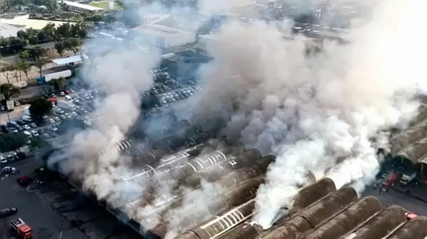 Incêndio de grandes proporções atinge Ceasa no Rio de Janeiro