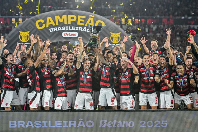 Quatro dias após conquistar Libertadores, Mengão ganha Brasileirão