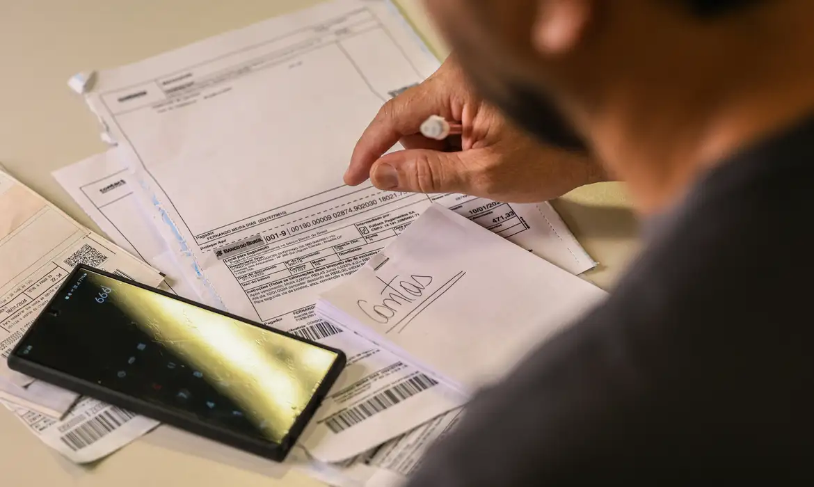 Novo salário mínimo passa a R$ 1.621 e já está em vigor desde quinta-feira