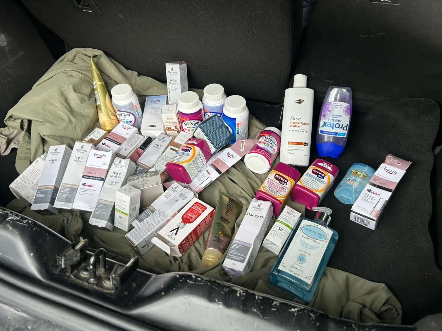 Quadrilha é presa por furtar mais de R$ 5 mil em farmácia de Niterói