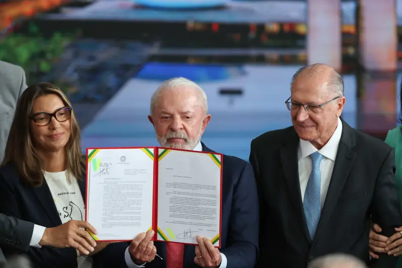 Lula veta integralmente PL da Dosimetria que reduziria penas dos atos golpistas de 8 de janeiro