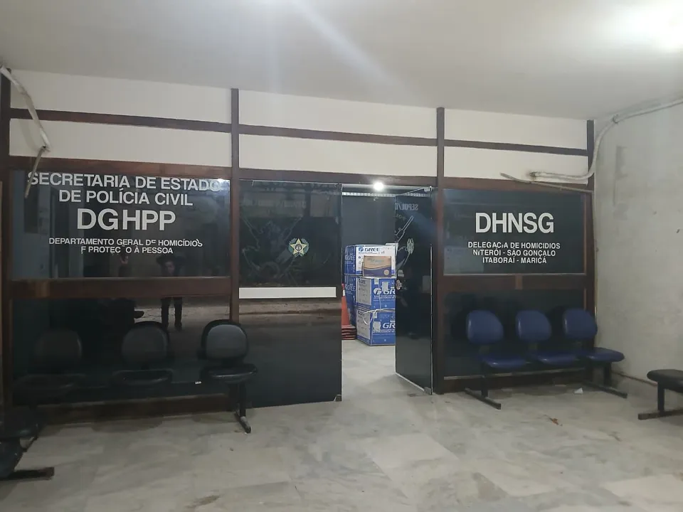 Corpo é encontrado dentro de carro em comunidade de São Gonçalo