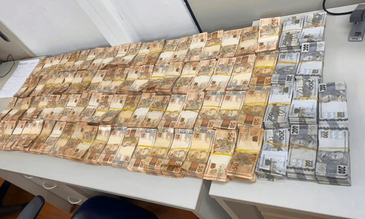 Polícia Civil apreende R$ 600 mil em dinheiro vivo e prende suspeito no Centro de Niterói