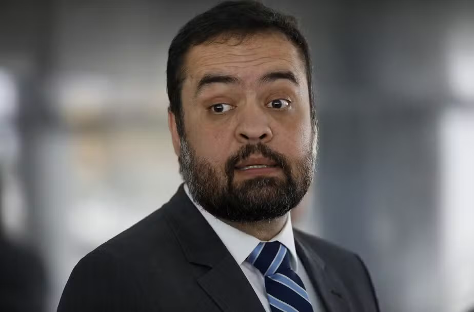 Cláudio Castro altera direção do Rioprevidência em meio a denúncias e investigação da PF