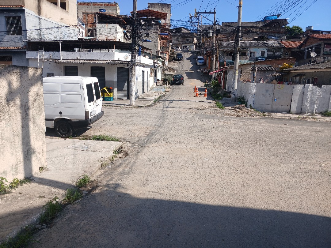 Funcionários da Águas do Rio são rendidos e ameaçados durante serviço em São Gonçalo