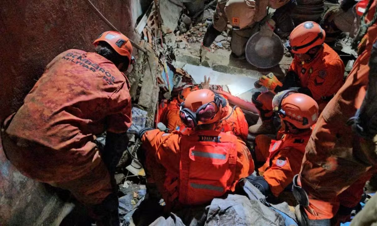 Tragédia no Maracanã: mãe morre soterrada ao lado da filha após desabamentos de casas