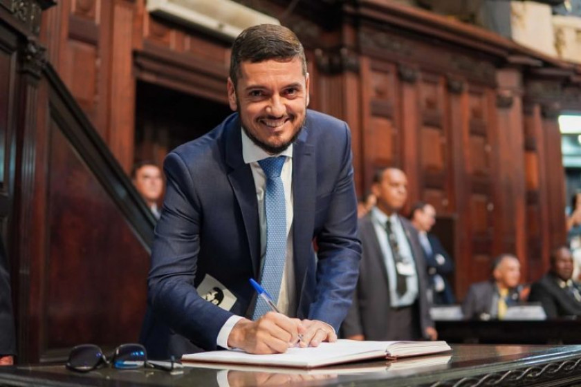 Sob investigação, Rodrigo Bacellar não aparece na abertura do ano legislativo da Alerj