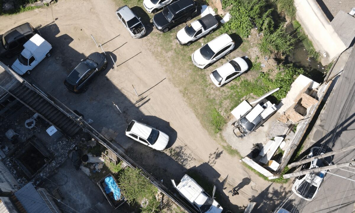 Base de desmanche de veículos é descoberta em São Gonçalo