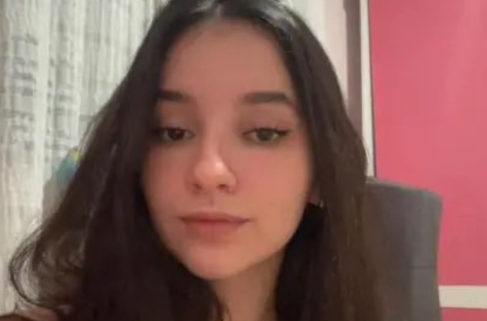 Jovem de 20 anos atacada a facadas em São Gonçalo volta a falar, diz mãe