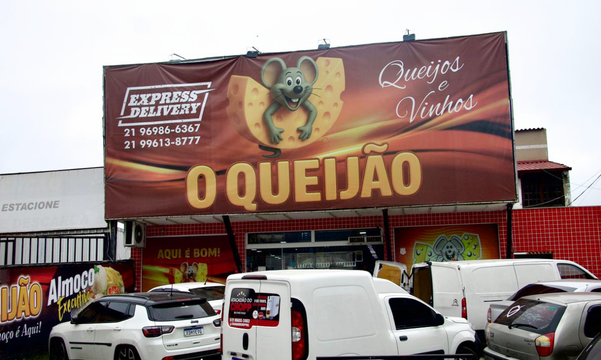 Trabalhador morre vítima de descarga elétrica em manutenção da fachada de loja na RJ-106