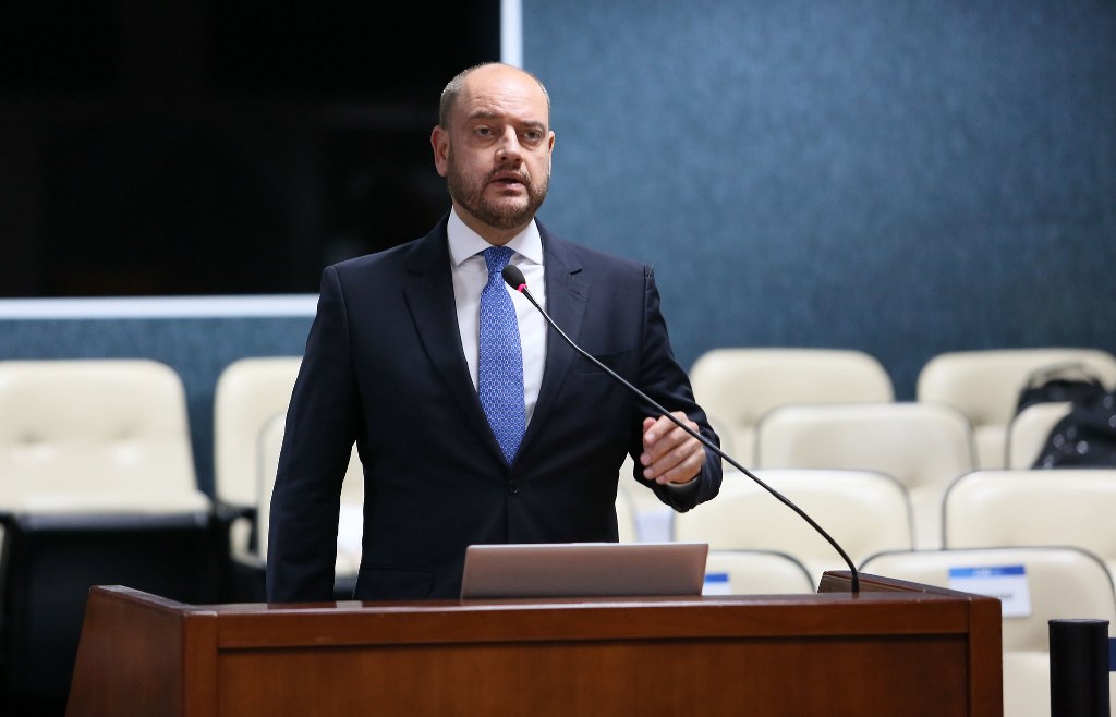 Governador em exercício exonera filha de Thiago Rangel na véspera de operação da PF